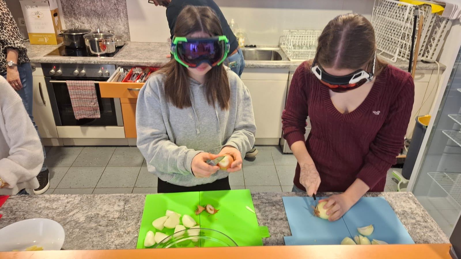 09 - Zwiebel schneiden für einen guten  Zweck