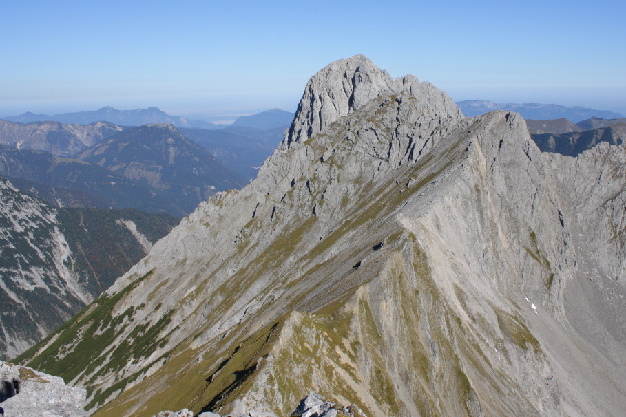 Blick vom Steinfalk auf den Rißer Falk (2413 m)