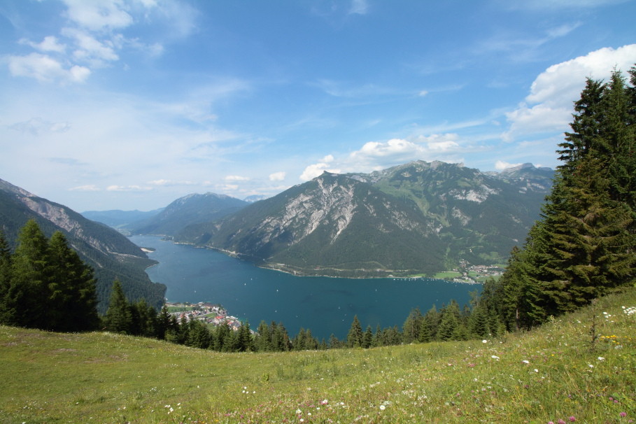 Blick von der Bergstation Zwölferkopf auf den Achensee