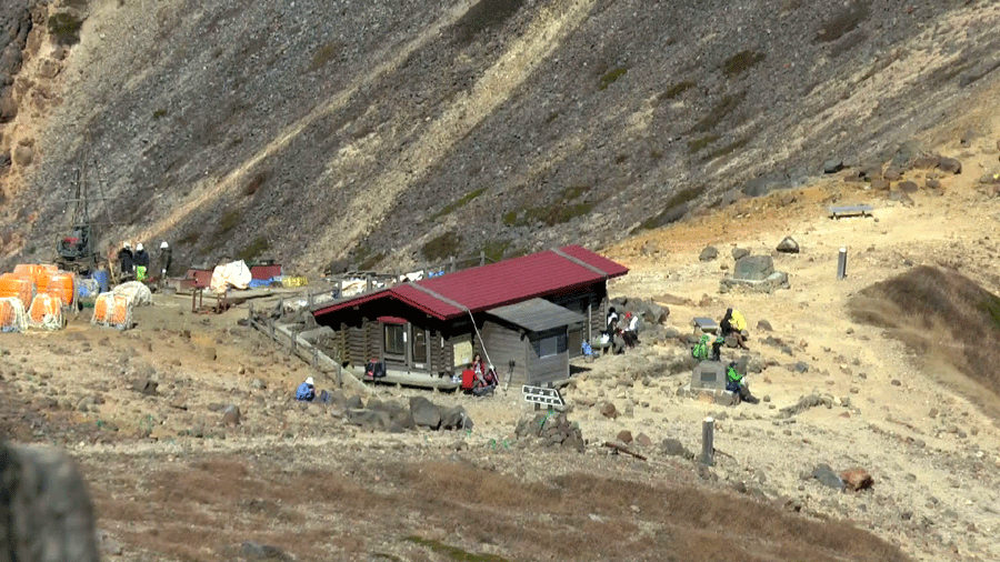 峰の茶屋（跡）今は避難小屋