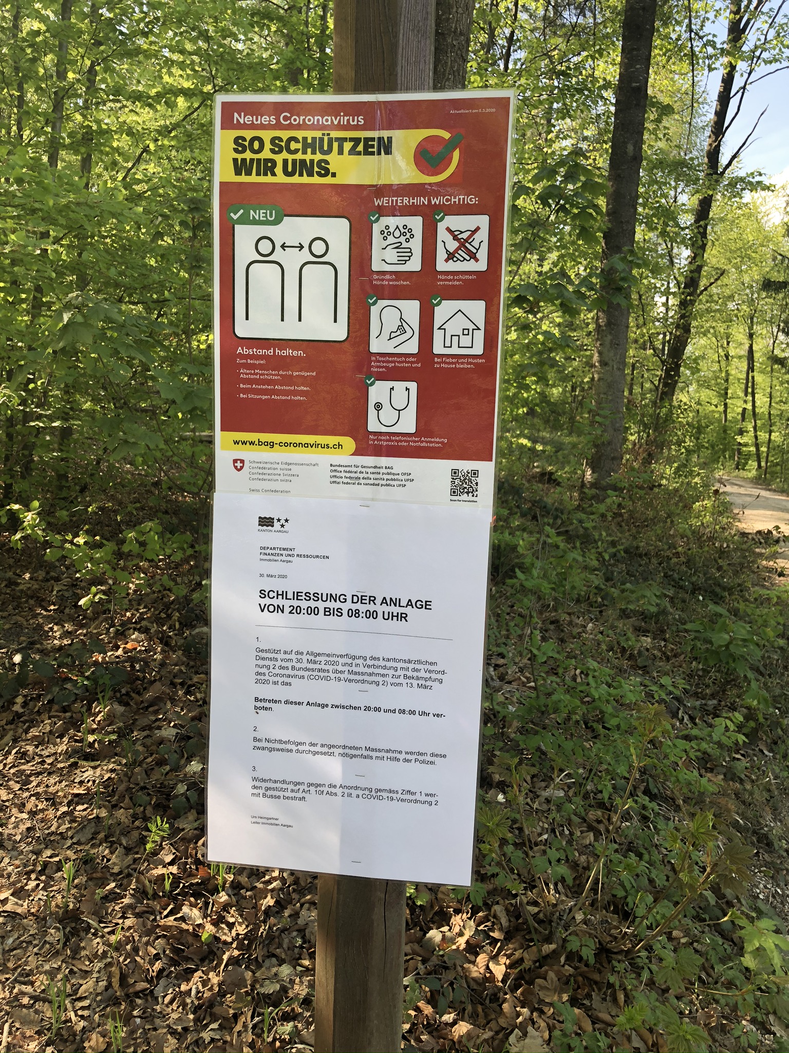 COVID-19 Hinweise im Zurzibieter Wald.