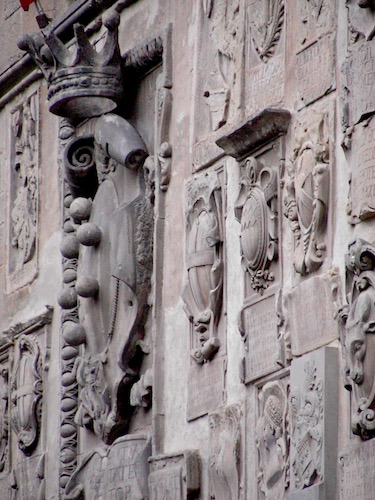 heraldic shields, Palazzo Pretorio, Arezzo, tourism, Toscana, Tuscany