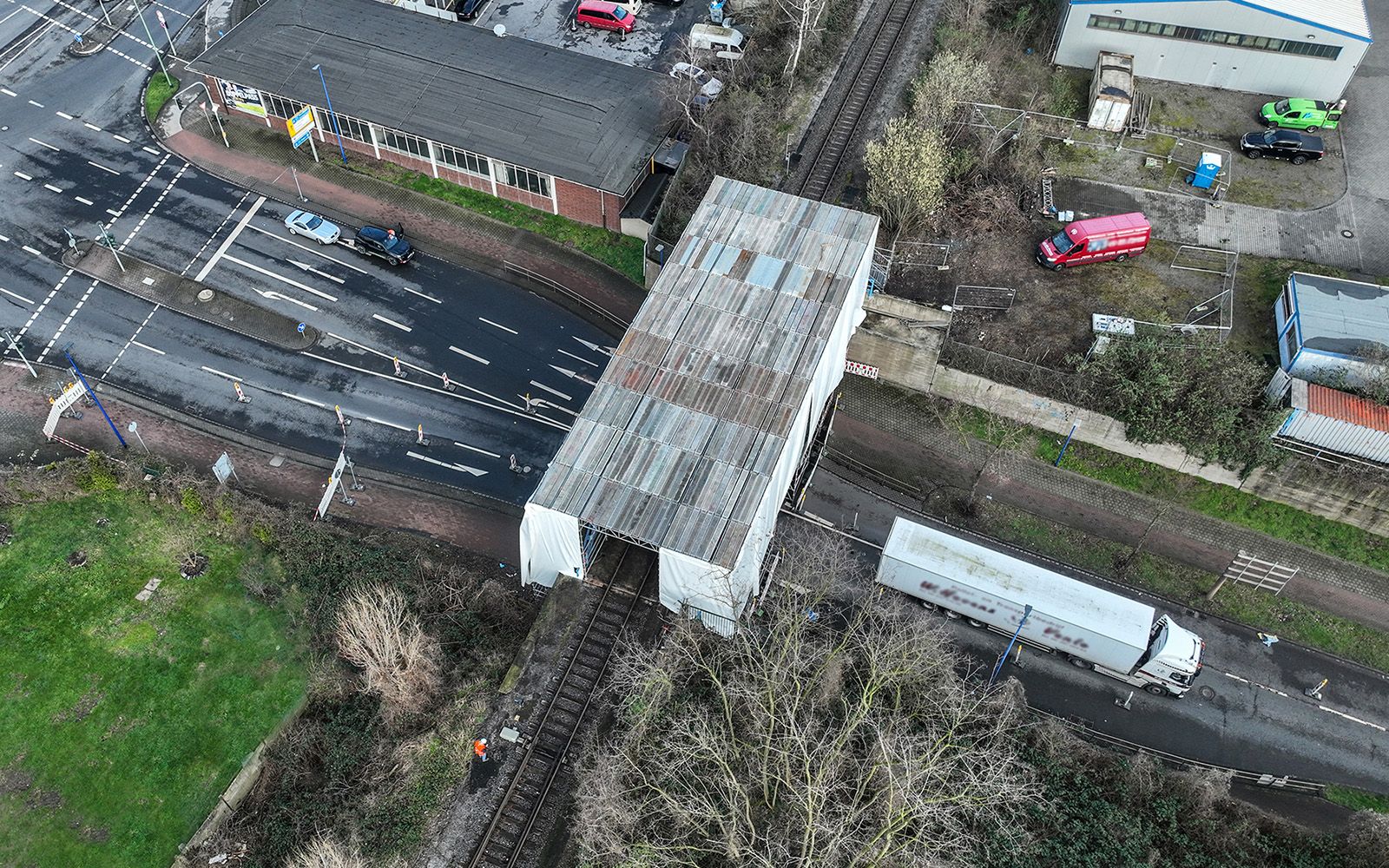 Sanierung Eisenbahnbrücke in Duisburg unter rollendem Verkehr