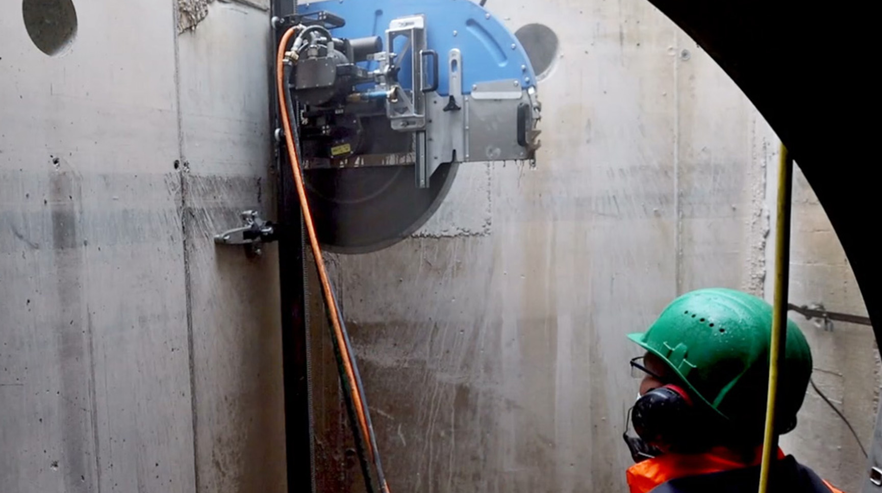 Betonsäge im Einsatz