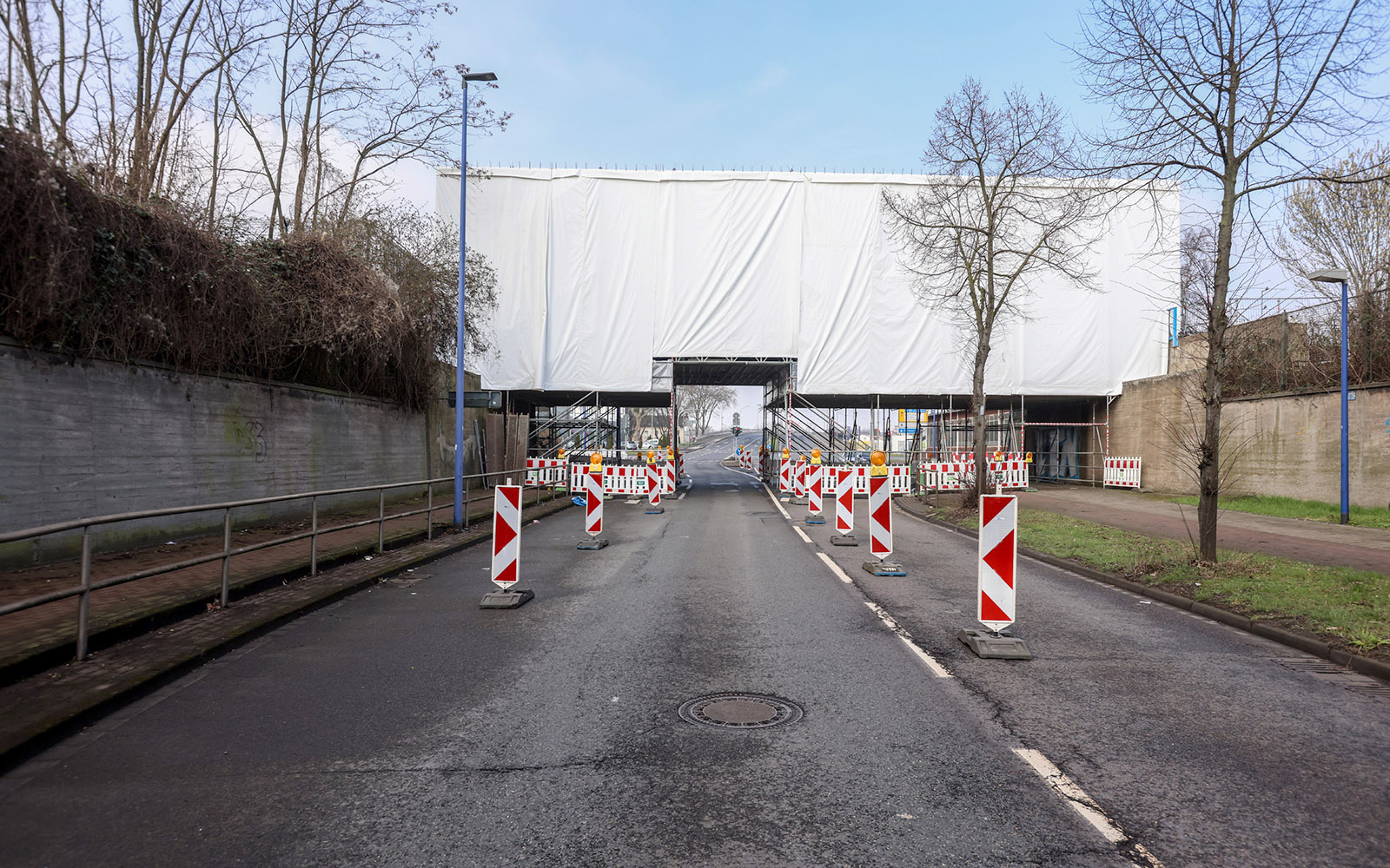 Sanierung Eisenbahnbrücke in Duisburg unter rollendem Verkehr