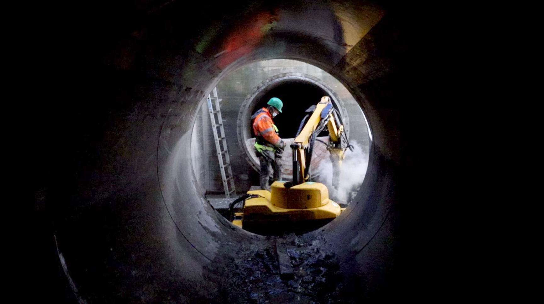 Betonabbruch mit Abbruchroboter in stark beengten Verhältnissen