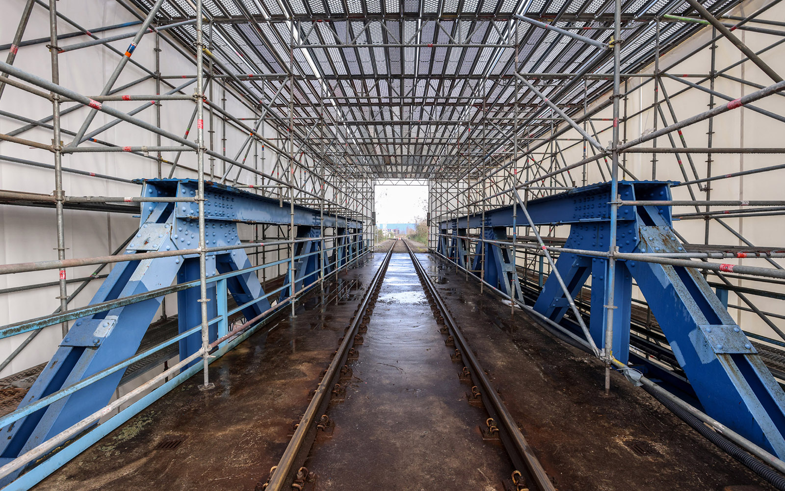 Sanierung Eisenbahnbrücke in Duisburg unter rollendem Verkehr