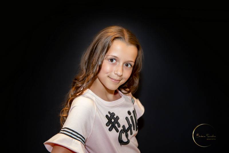 Vriendinnenshoot tijdens een kinderfeestje in Breda met make-up en studio fotoshoot.