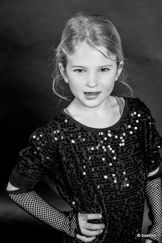 Met je vriendinnen als fotomodel in een fotostudio in bsafoto.com , fotoshoots kinderfeestjes. Ook een dag topmodel zijn? Fotolijstje versieren . glamour foto kinderfeest