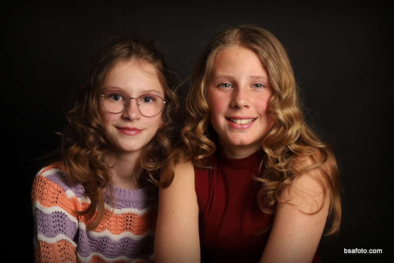 Professionele groepsfoto van fotofeest kinderfeestje fotoshoot met vrienden.