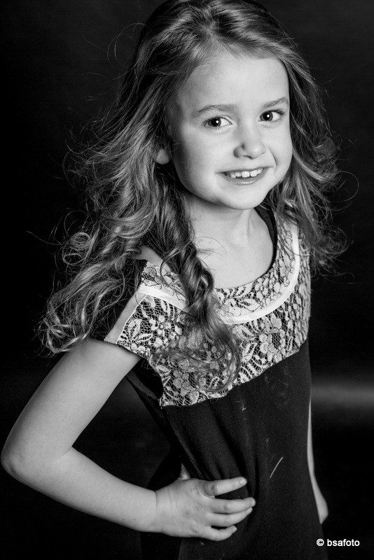 Met je vriendinnen als fotomodel in een fotostudio in bsafoto.com , fotoshoots kinderfeestjes. Ook een dag topmodel zijn? Fotolijstje versieren . glamour foto kinderfeest