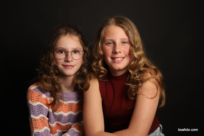 Professionele groepsfoto van fotofeest kinderfeestje fotoshoot met vrienden.
