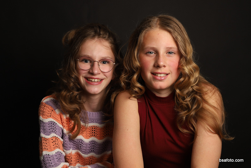 Professionele groepsfoto van fotofeest kinderfeestje fotoshoot met vrienden.