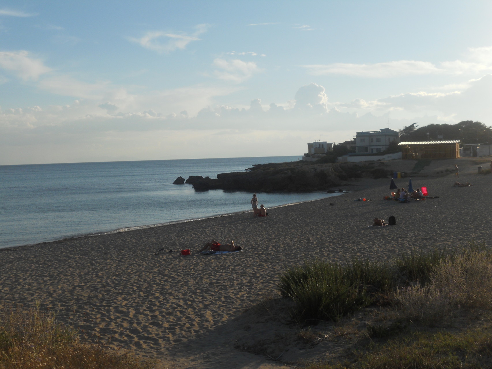 Spiaggia ad 1 km dall'appartamento h 19.