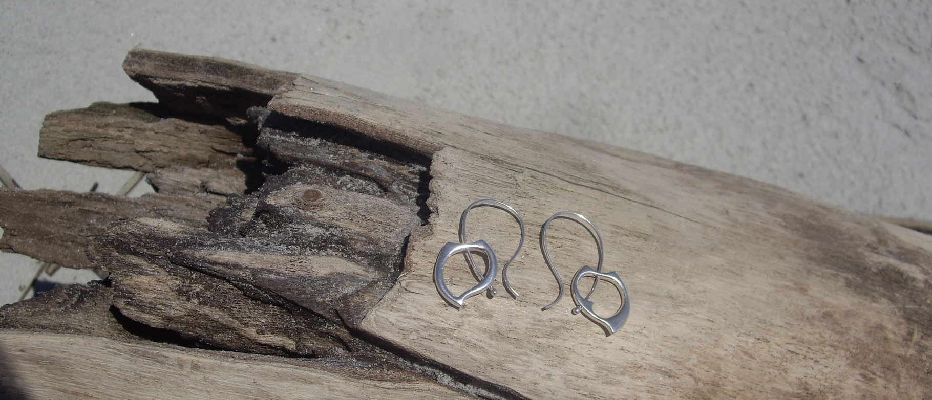 Single Wave Earrings. Sterling Silver 