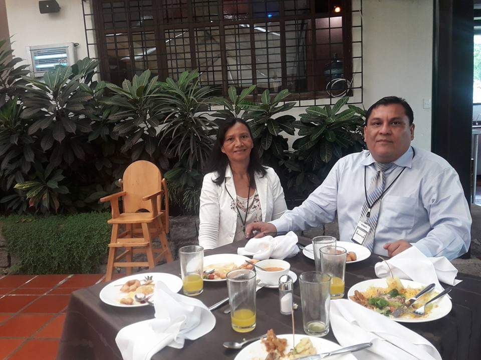 Nuestro Representante Rev. Armando Calderón y su Esposa Lcda. Mayi Macías 