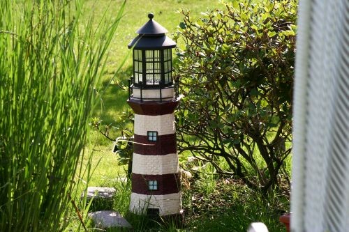 Der kleine Leuchtturm weist den Weg in die Nautic Ecke