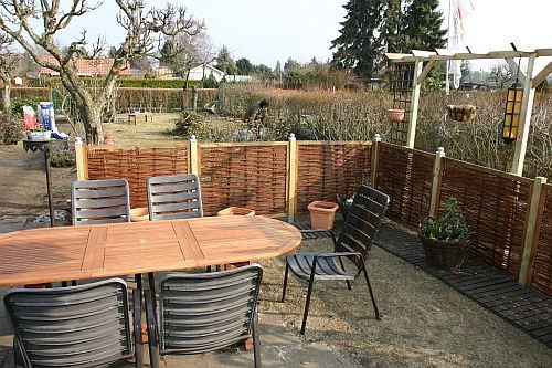An die Seite kam noch eine Pergola für die zukünftigen Ampelpfanzen