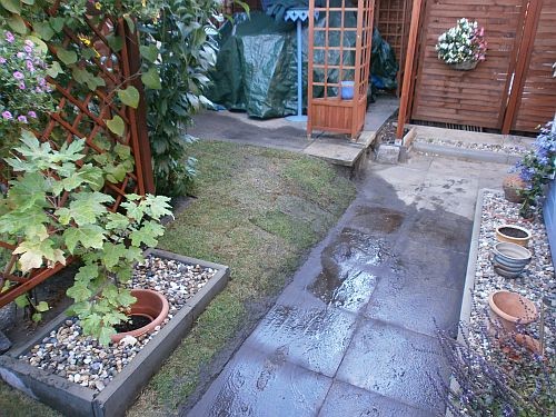 Nun haben wir zukünftig eine kleine Wiese vor dem Pavillon