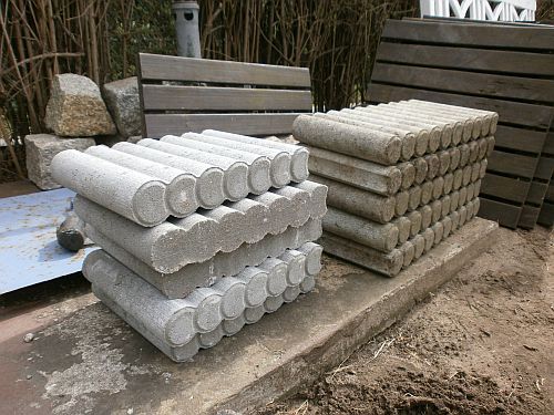Palisaden aus Beton sollen den Steg begrenzen