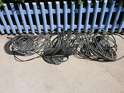 Ganz ohne Kabel geht das auch nicht