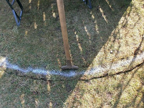 Nach Farbspray-Markierungen wurde ausgestochen