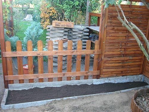 Ein kleines Gartenbeet wird angelegt
