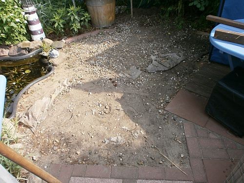 Daher musste die bekieselte Fläche zuerst vollständig geräumt werden