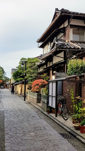 Petite rue tranquille quartier des samouraïs 
