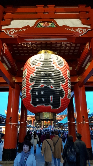 Lampion à l'entrée du temple Senso-ji