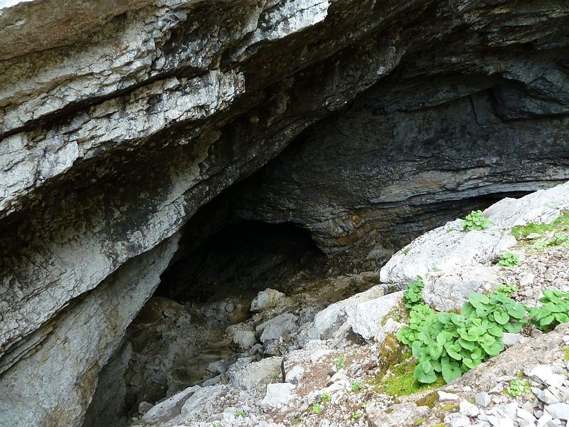Das Eingangsportal der Schneckenlochhöhle