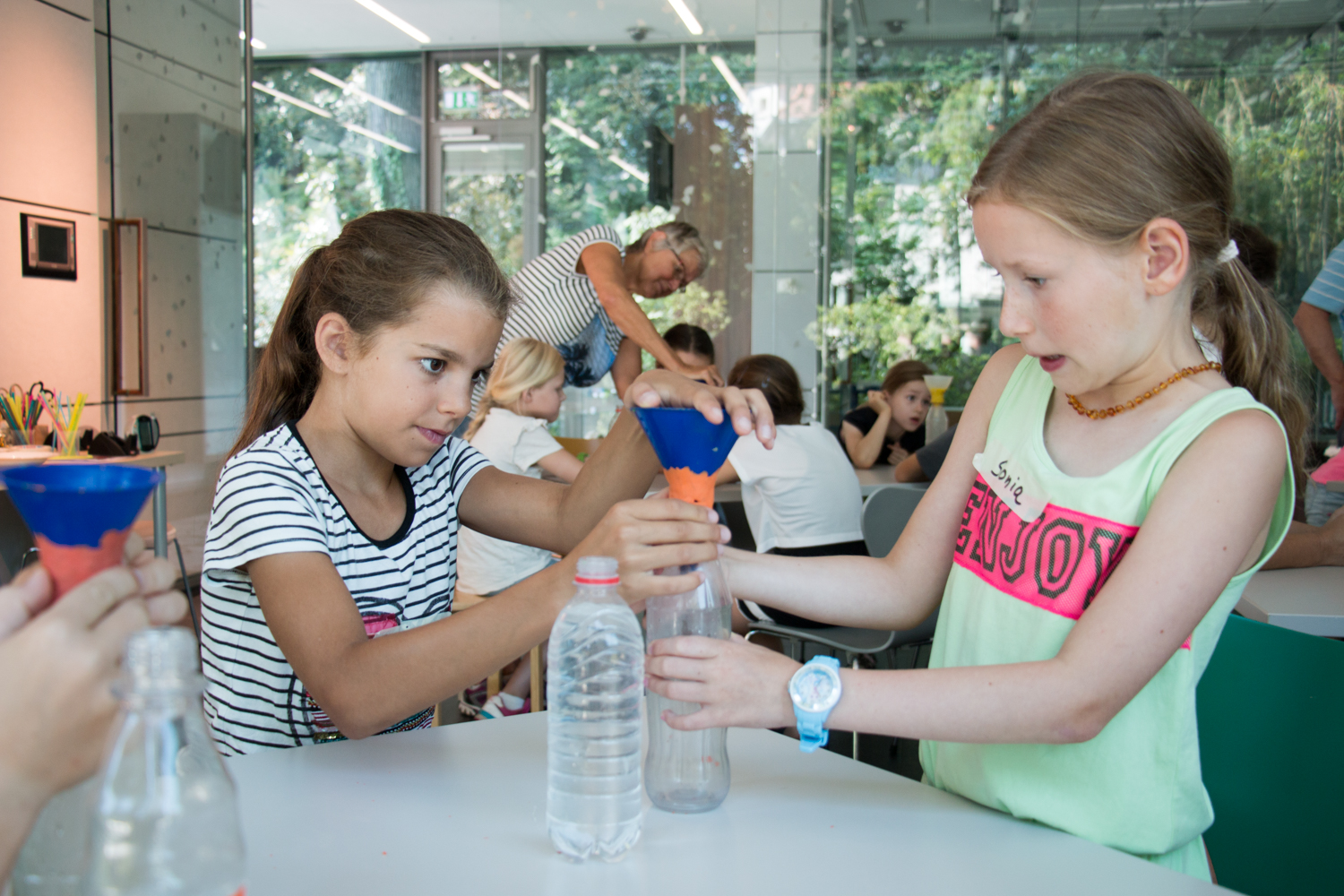 Fließt Wasser in die abgedichtete Flasche? (Foto: B. Budig)