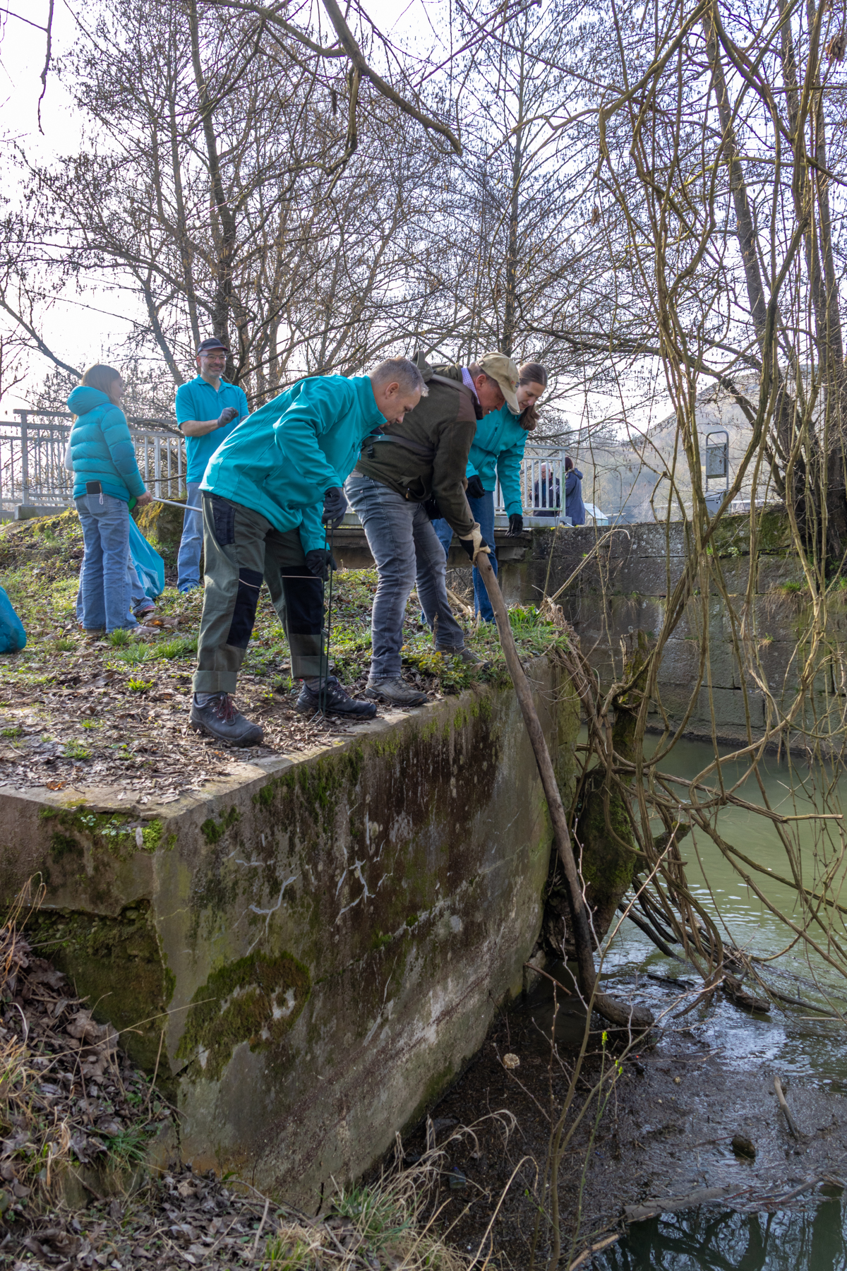 Angeln in der Elsenz mal anders (Foto: H. Budig)