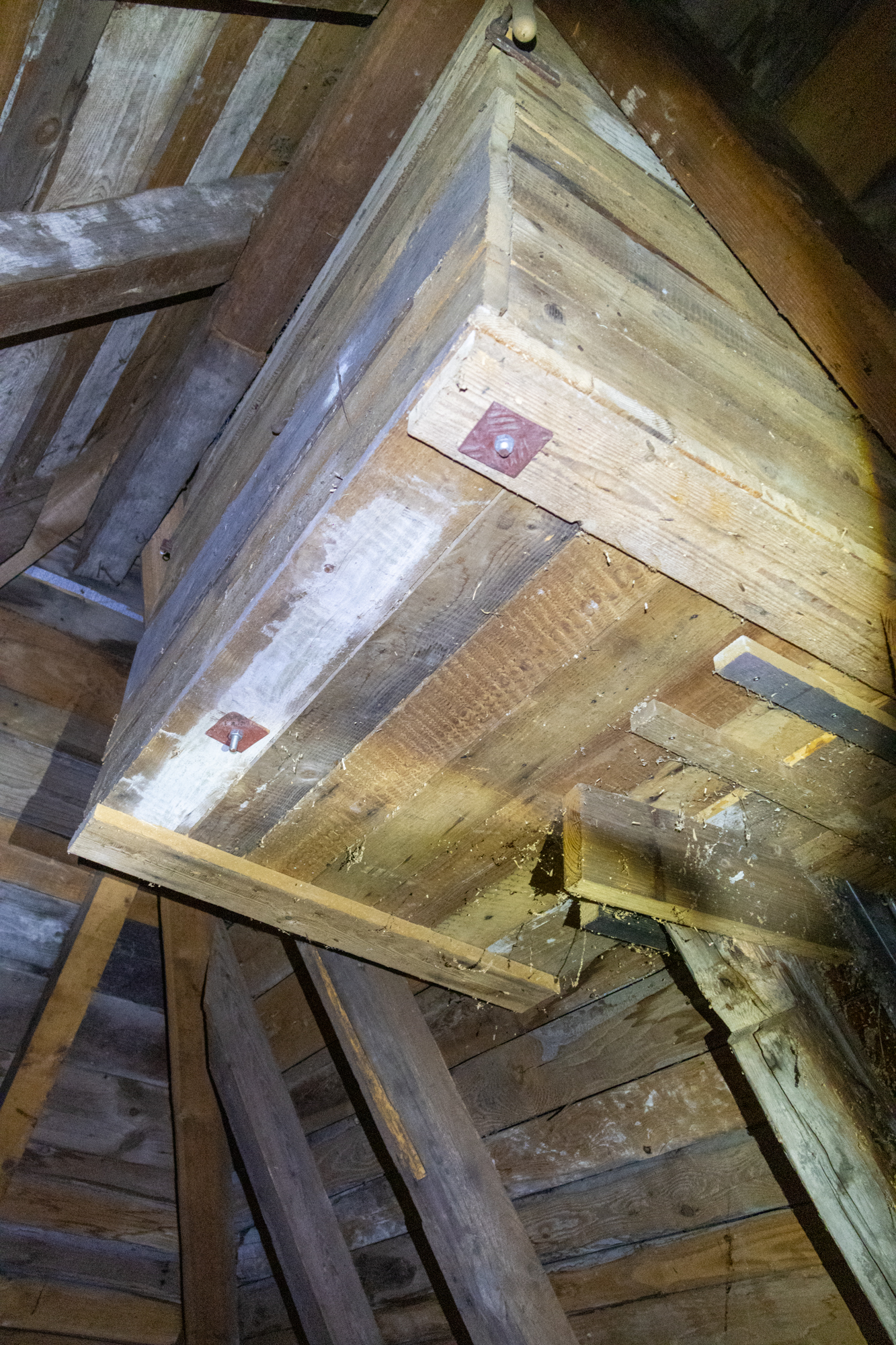 Großer Kasten in der evangelischen Kirche (Foto: B. Budig)