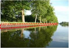 palplanche sur les berges d'un canal pouvant empêcher le passage (la remontée) des animaux essayant de le traverser