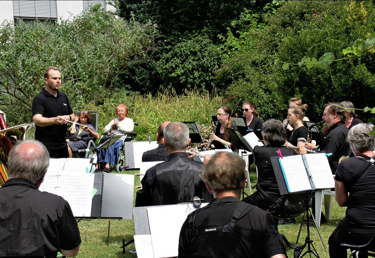 Bläsersymphonie der Abtei Hamborn macht mit beim Parkkonzert im Jubiläumshain