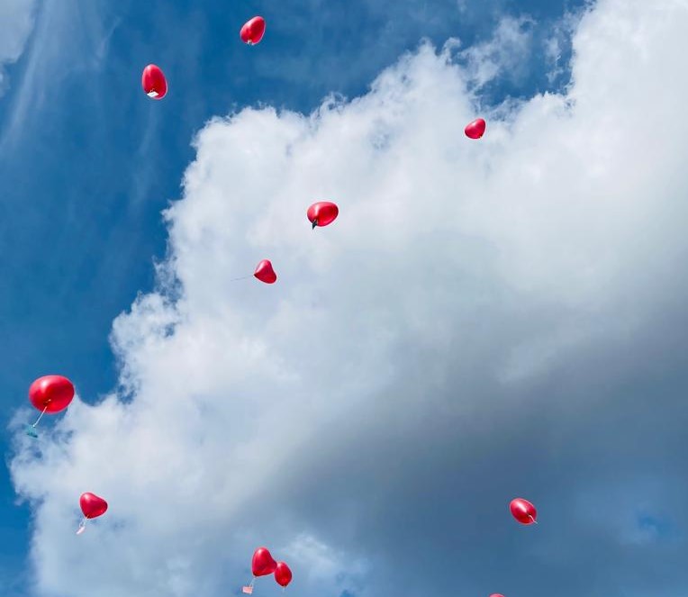 Fliegende Ballons - und dem Glück im Alltag auf der Spur