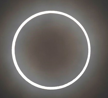 Eine perfekte ringförmige Sonnenfinsternis, beobachtet in Japan.