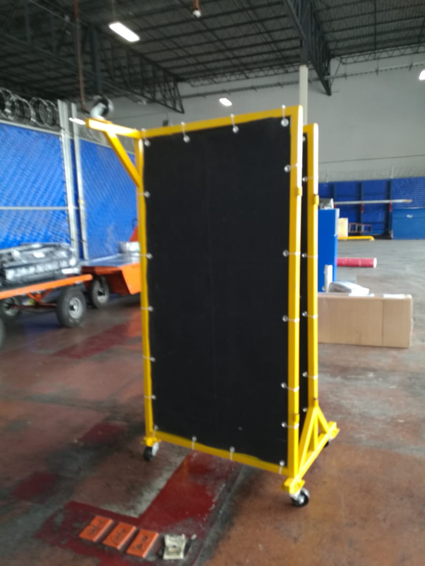 BIOMBO TUBULAR PLEGABLE CON LONA IGNIFUGA.