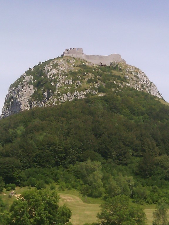 Chateau de Monts"gur