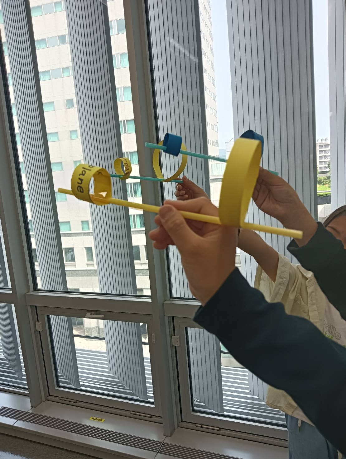 【ストロー飛行機づくりで英語を学びました✈️】