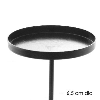 Kerzenteller mit Pick aus schwarzem Metall für den Adventskranz in 6,5 cm Durchmesser. Geeignet auch für elektische Kerzen, weil der Teller keinen Dorn hat.
