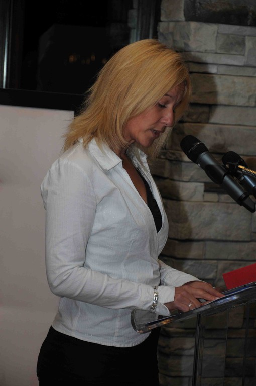 La maîtresse de cérémonie, Geneviève St-Pierre, directrice des centres SEMLAVIE