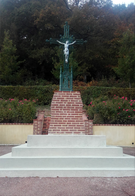 Réfection du calvaire, création d'un escalier en brique, dépose et repose du Christ - Le Hanouard