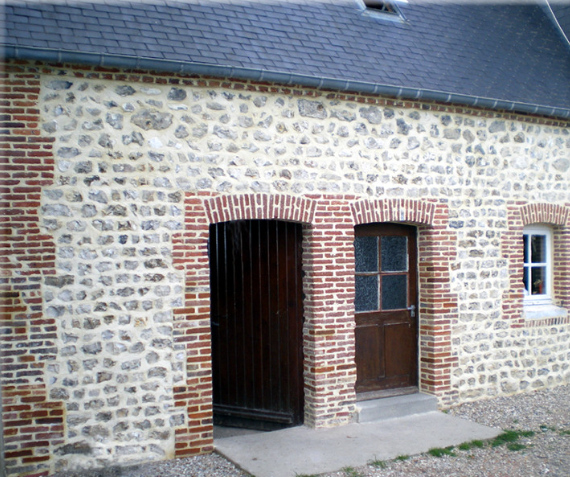 Ravalement de façade en joint et réparation du mur 