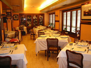 Salón del restaurante Víctor de Bilbao