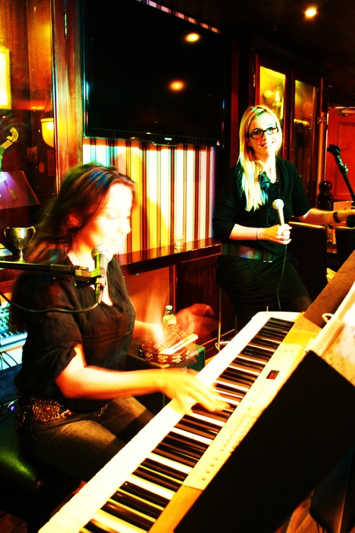 L&L duo Soul Jazzy piano bar