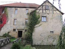 Wasserschloss Schwickershausen, Hofansicht mit Brücke