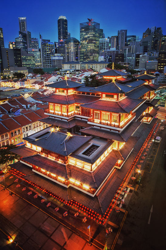 Buddha Tooth Relic Temple in Chinatown | Best Places to Visit in Singapore in 3 Days | Things to do in Singapore | via @Just1WayTicket#singapore #SG #travel #chinatown