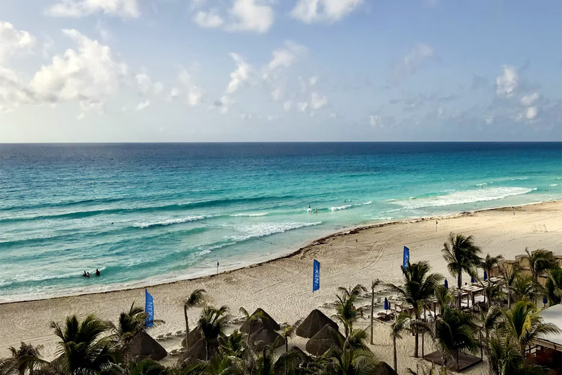 How to travel to Cancun without spending much money